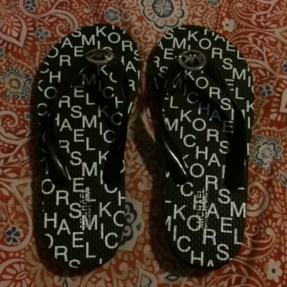 Authentic Michael Kors Flip flops. EUC.